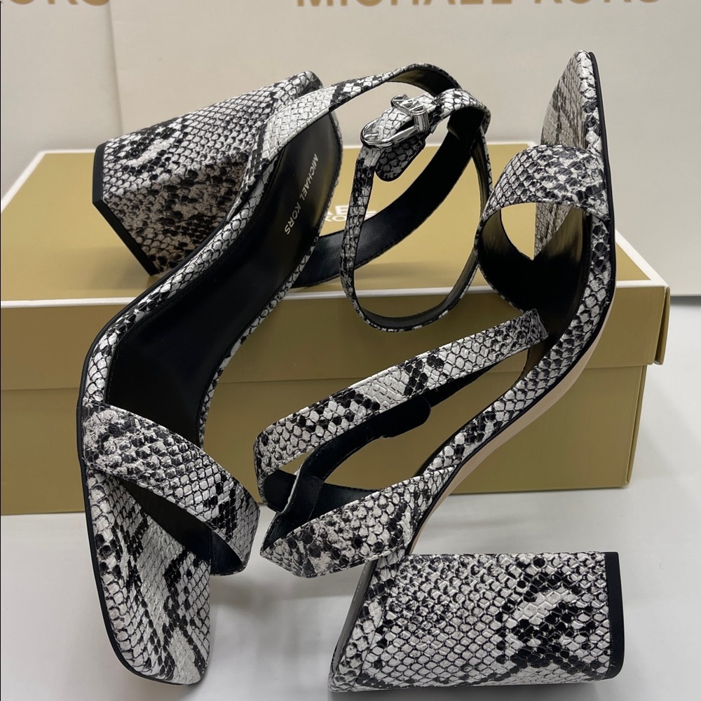 Michael Kors MERRIAM BLOCK HEEL
LEATHER
40S5MMHS1E Aluminum High Heels Snakeskin - Picture 10 of 16